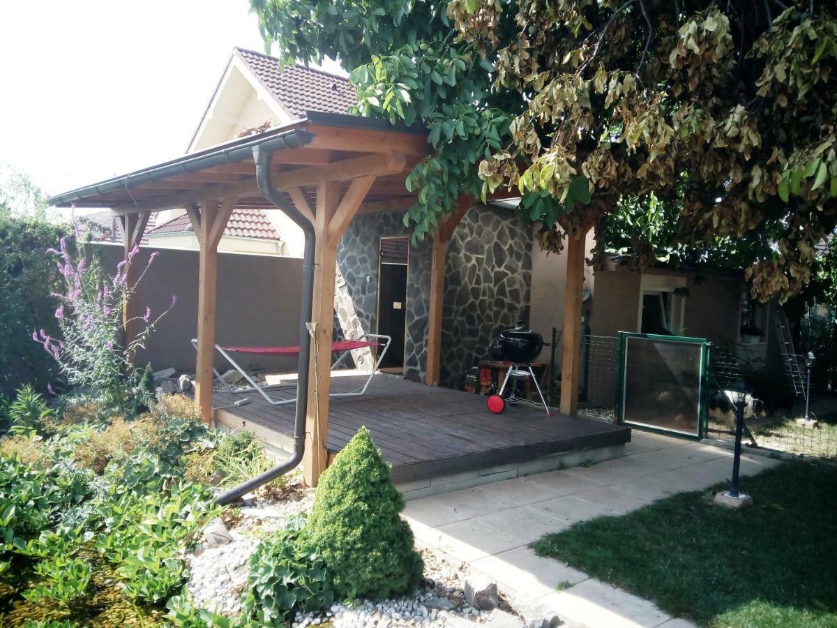 Walnut Apartment With Sauna And Pond Topolcany Luaran gambar