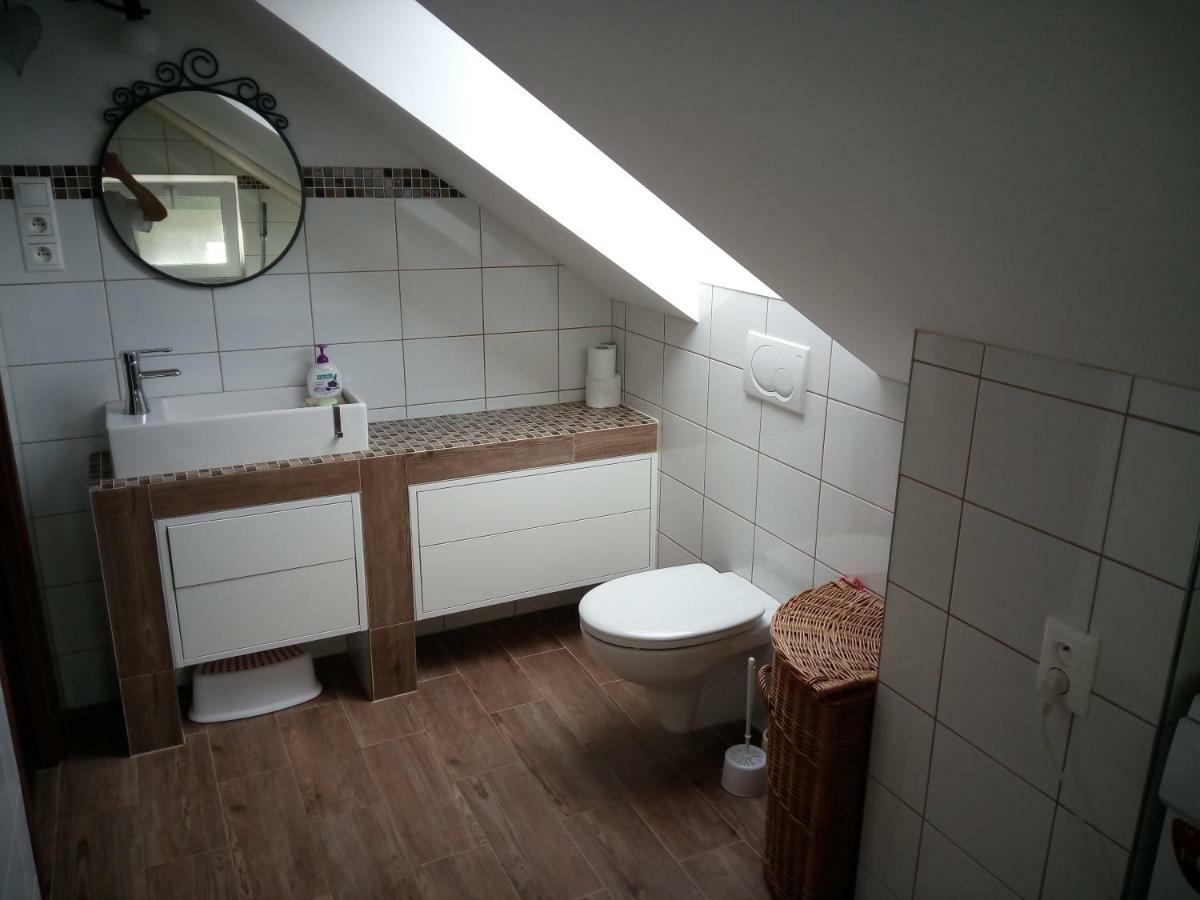 Walnut Apartment With Sauna And Pond Topolcany Luaran gambar